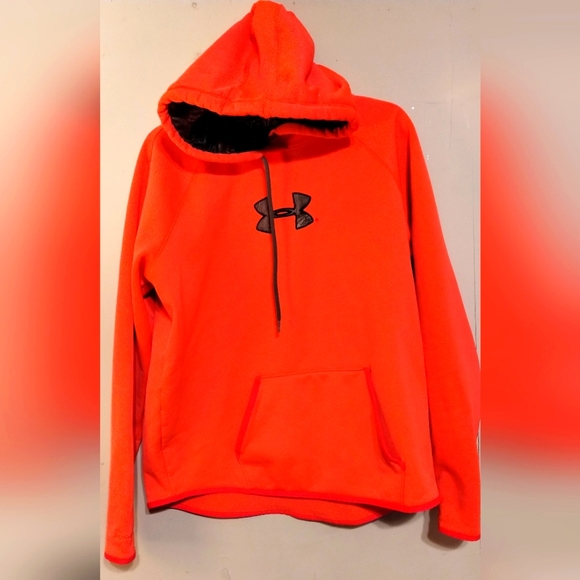 Under Armour Sweaters - Under Armour sweat shirt